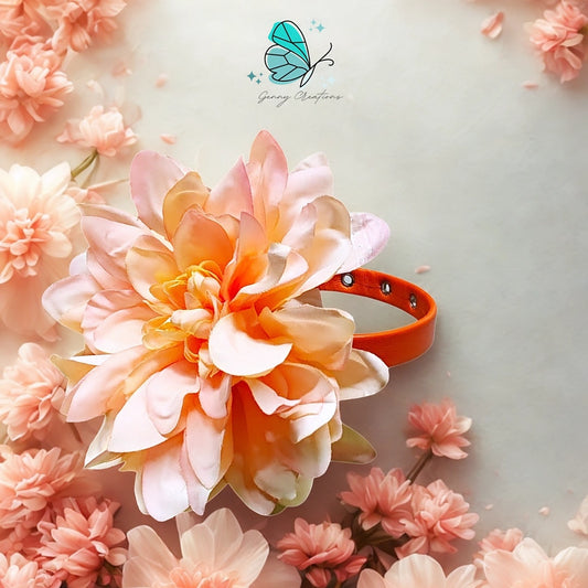Collare in vera pelle con fiore in tessuto